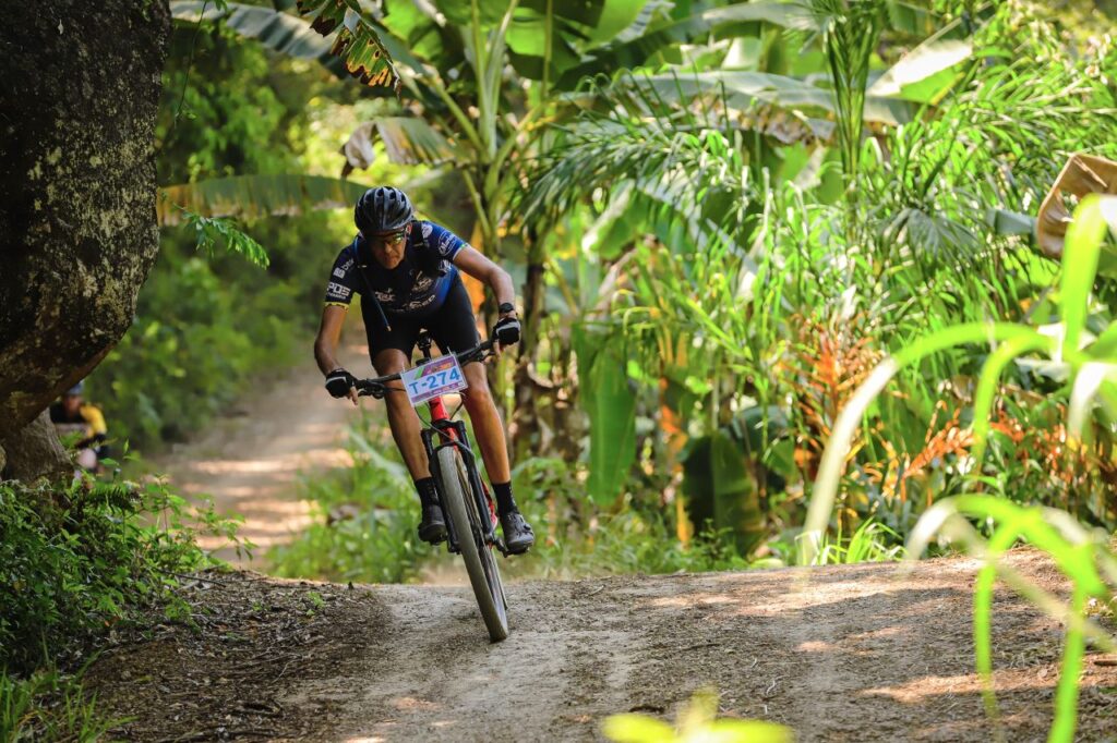 Marcelo Andrade cycling in competition 